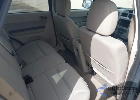 2010 Ford Escape Xlt z USA, uszkodzony, nr VIN 1FMCU9DG5AKD24009